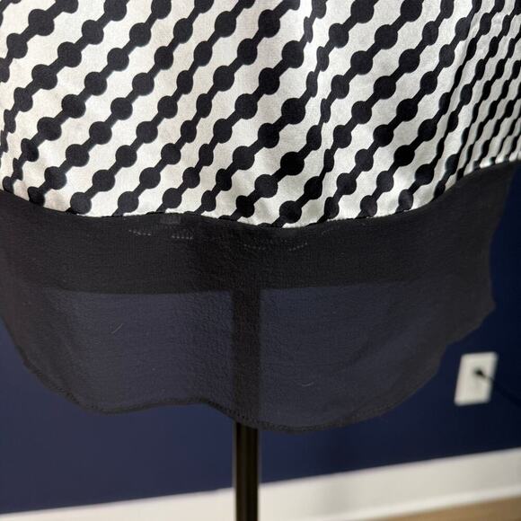NWT Poleci silk black & white patterned tank, size 2 - Picture 6 of 9